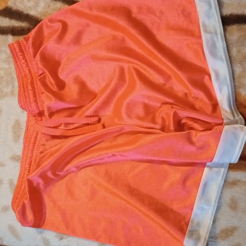 Another beautiful short for those people who love to exercise or for walking to